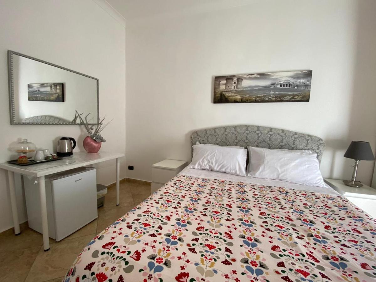 Falu Napoli Centro Camera Con Cucina E Bagno Privato Hotel Exterior foto